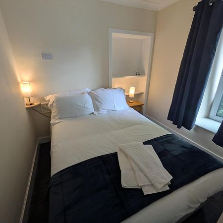 Buccleuch And Queensberry Arms Hotel Торнхил Екстериор снимка