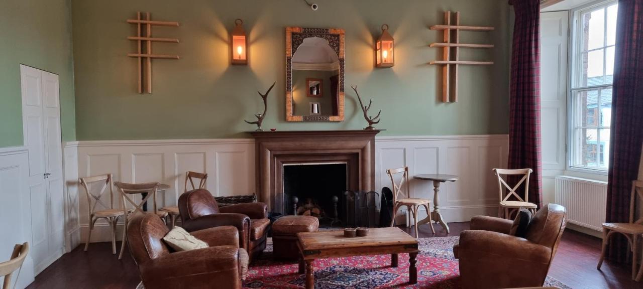 Buccleuch And Queensberry Arms Hotel Торнхил Екстериор снимка