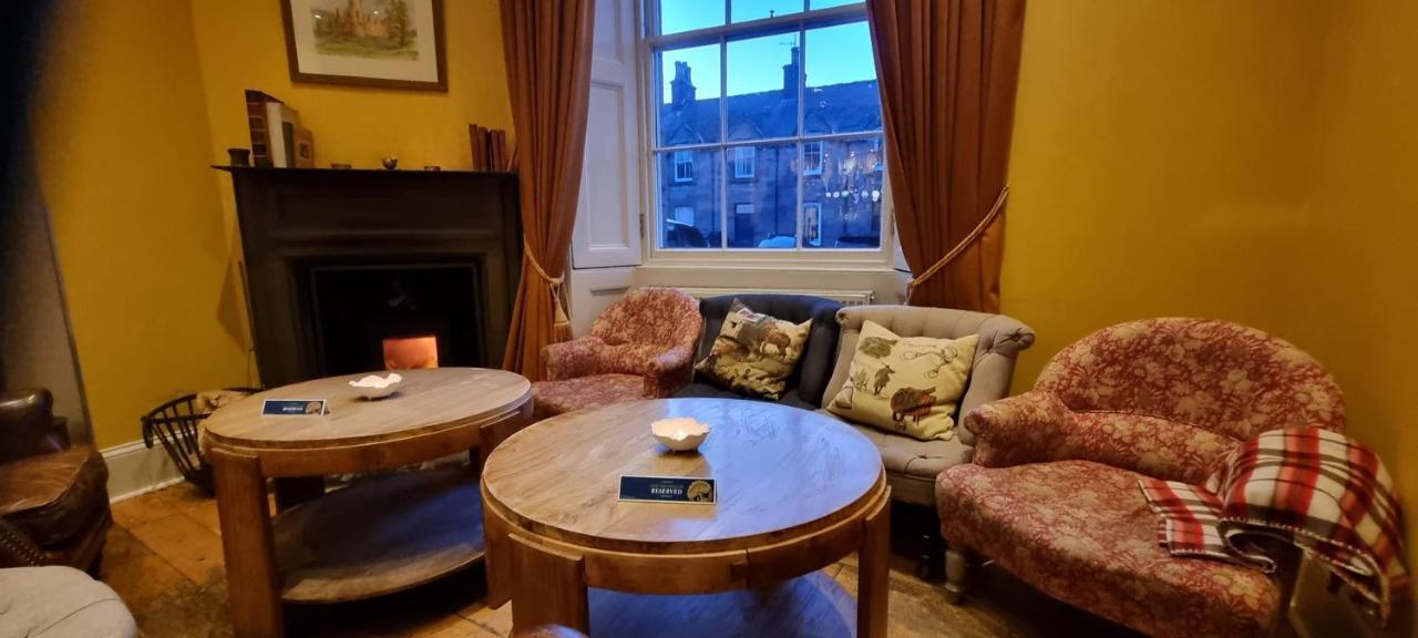 Buccleuch And Queensberry Arms Hotel Торнхил Екстериор снимка