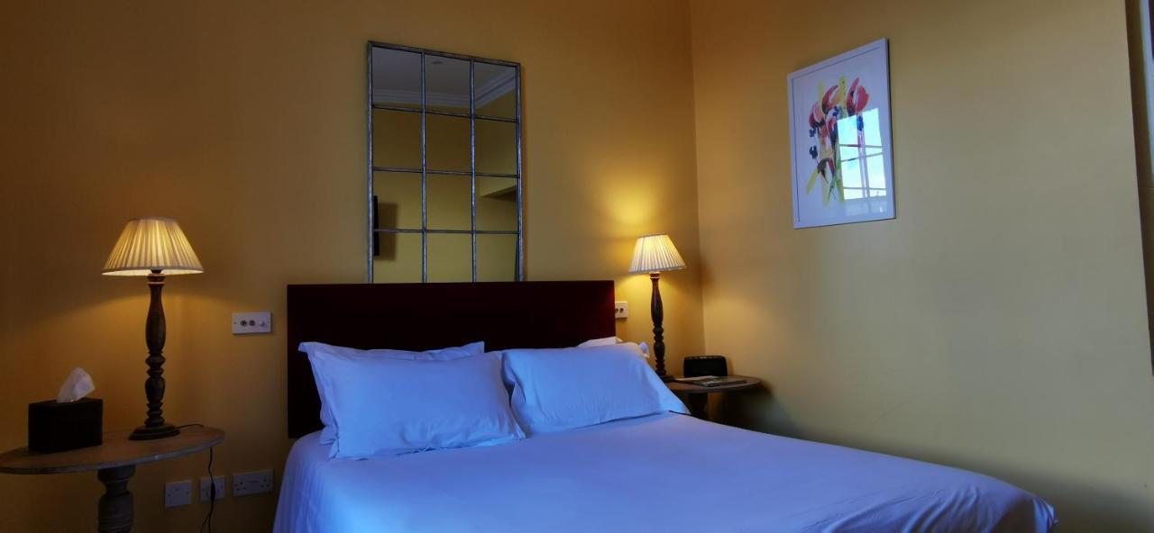 Buccleuch And Queensberry Arms Hotel Торнхил Екстериор снимка