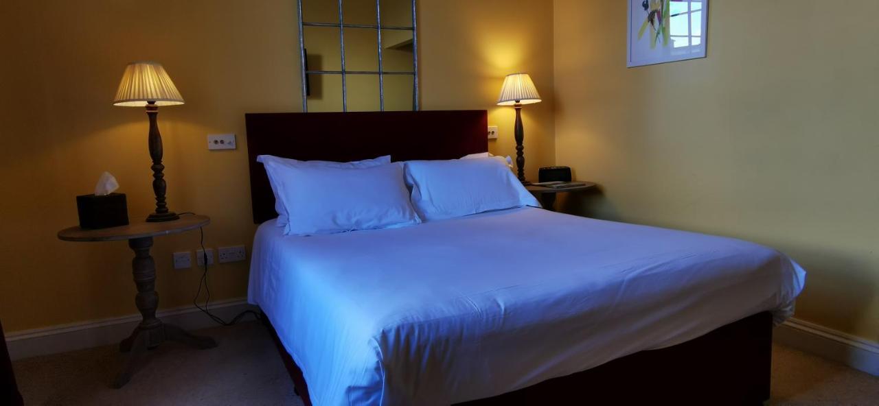 Buccleuch And Queensberry Arms Hotel Торнхил Екстериор снимка