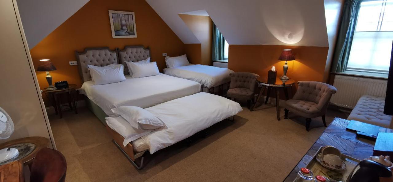 Buccleuch And Queensberry Arms Hotel Торнхил Екстериор снимка