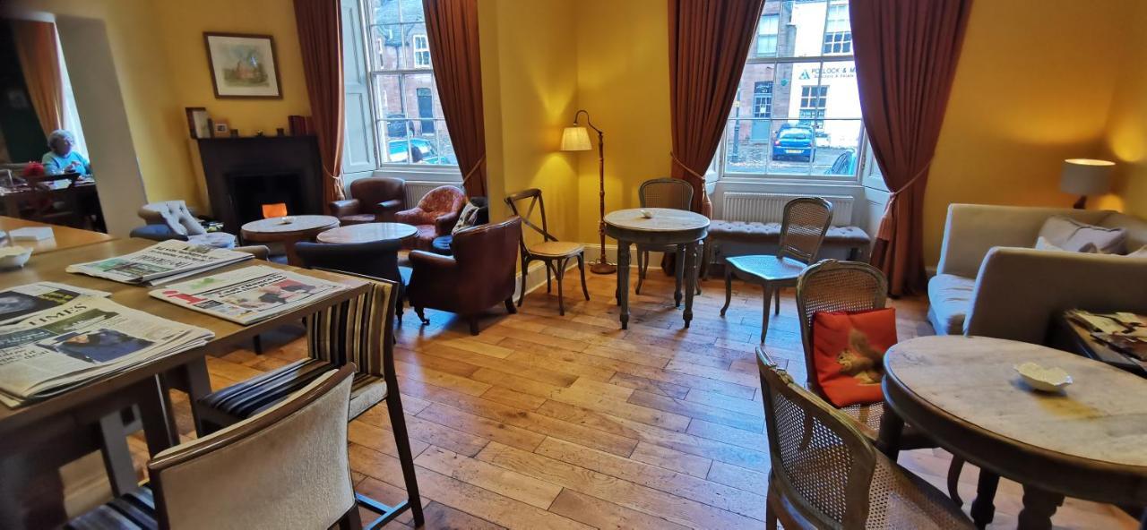 Buccleuch And Queensberry Arms Hotel Торнхил Екстериор снимка