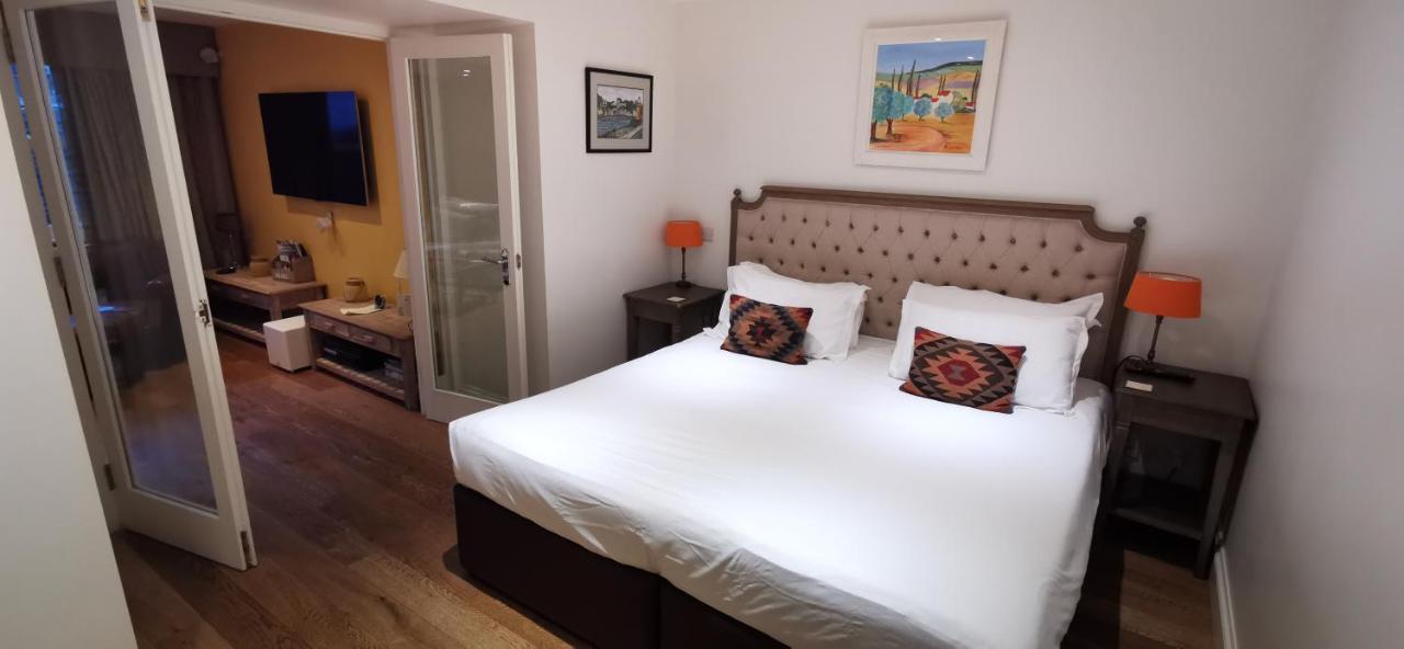 Buccleuch And Queensberry Arms Hotel Торнхил Екстериор снимка