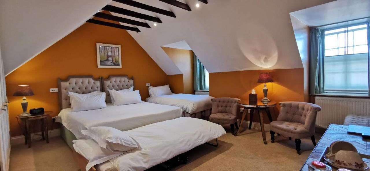 Buccleuch And Queensberry Arms Hotel Торнхил Екстериор снимка