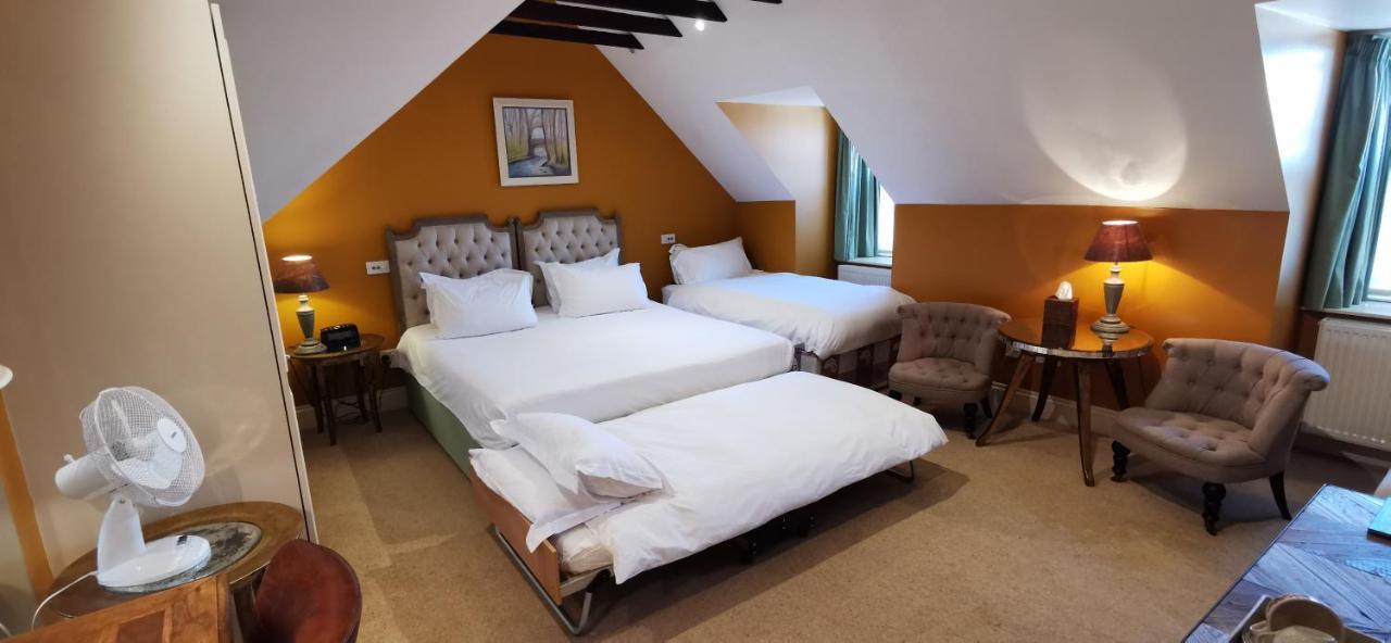 Buccleuch And Queensberry Arms Hotel Торнхил Екстериор снимка