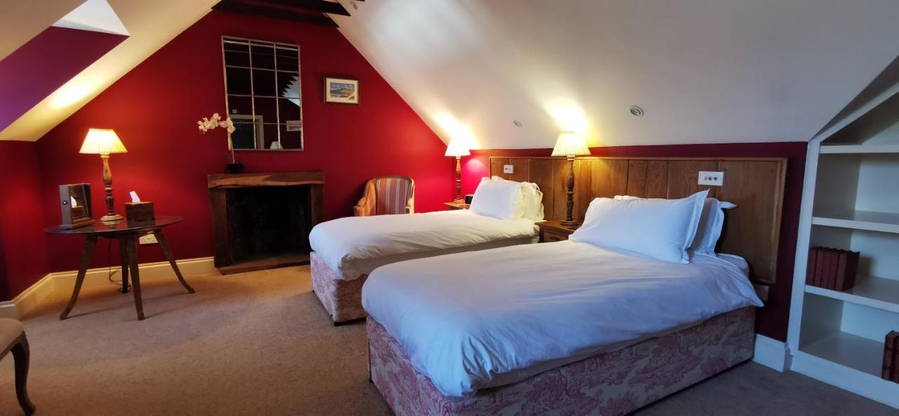 Buccleuch And Queensberry Arms Hotel Торнхил Екстериор снимка