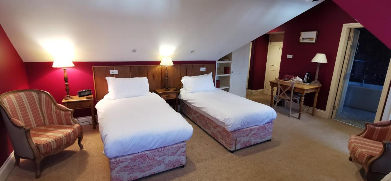 Buccleuch And Queensberry Arms Hotel Торнхил Екстериор снимка