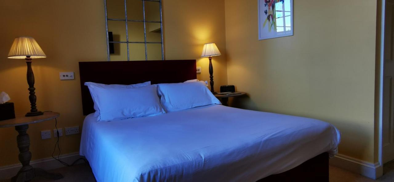 Buccleuch And Queensberry Arms Hotel Торнхил Екстериор снимка