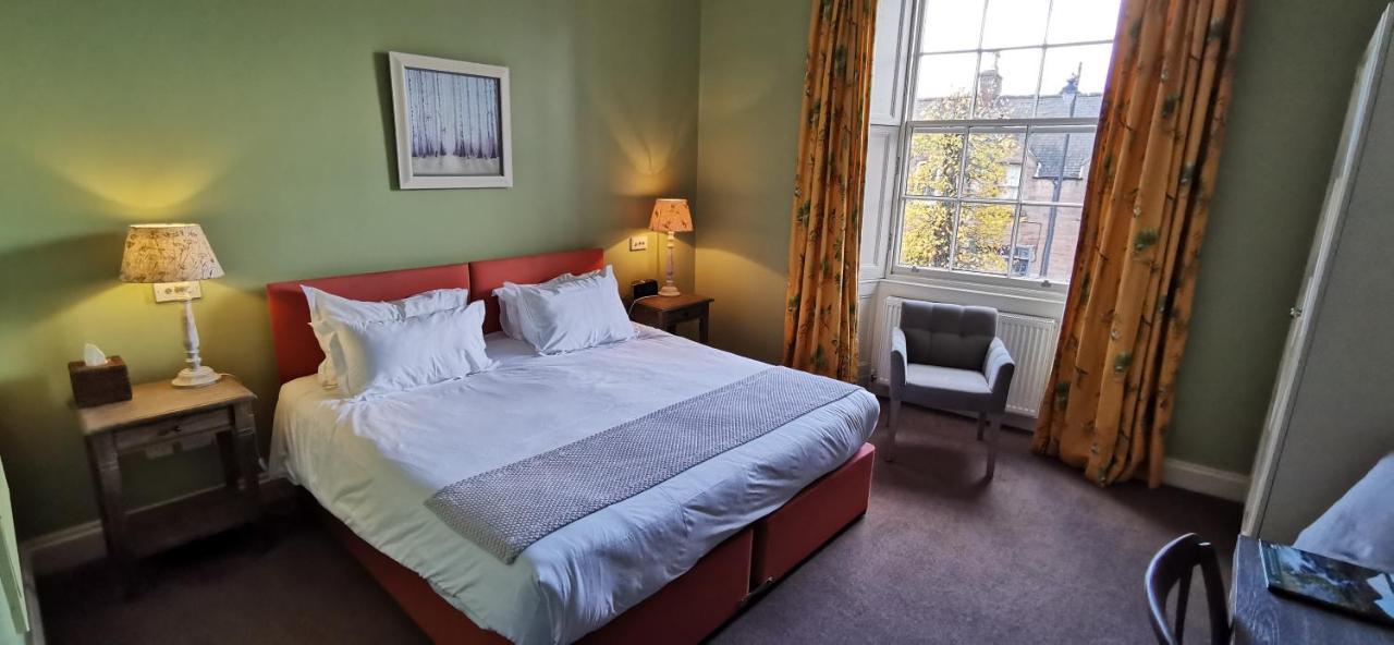 Buccleuch And Queensberry Arms Hotel Торнхил Екстериор снимка