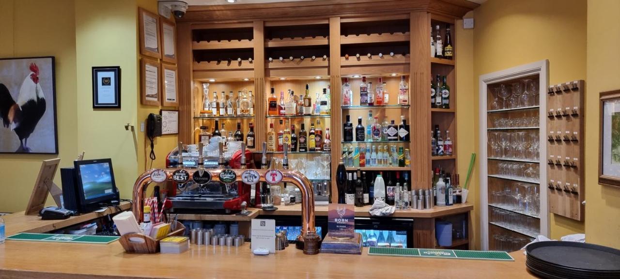 Buccleuch And Queensberry Arms Hotel Торнхил Екстериор снимка