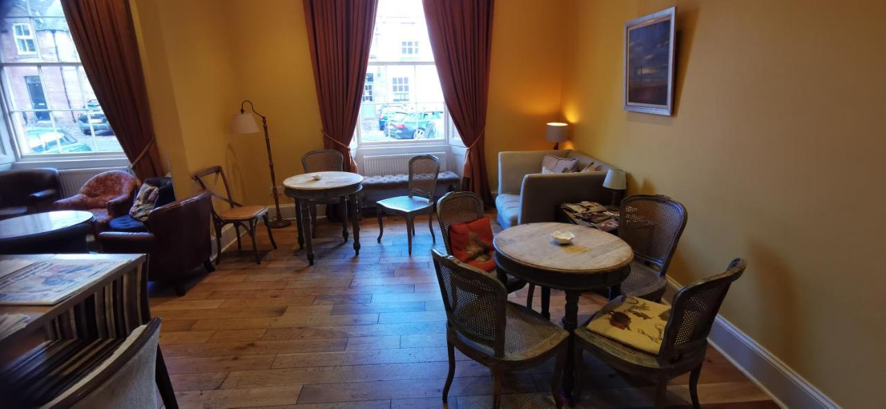 Buccleuch And Queensberry Arms Hotel Торнхил Екстериор снимка