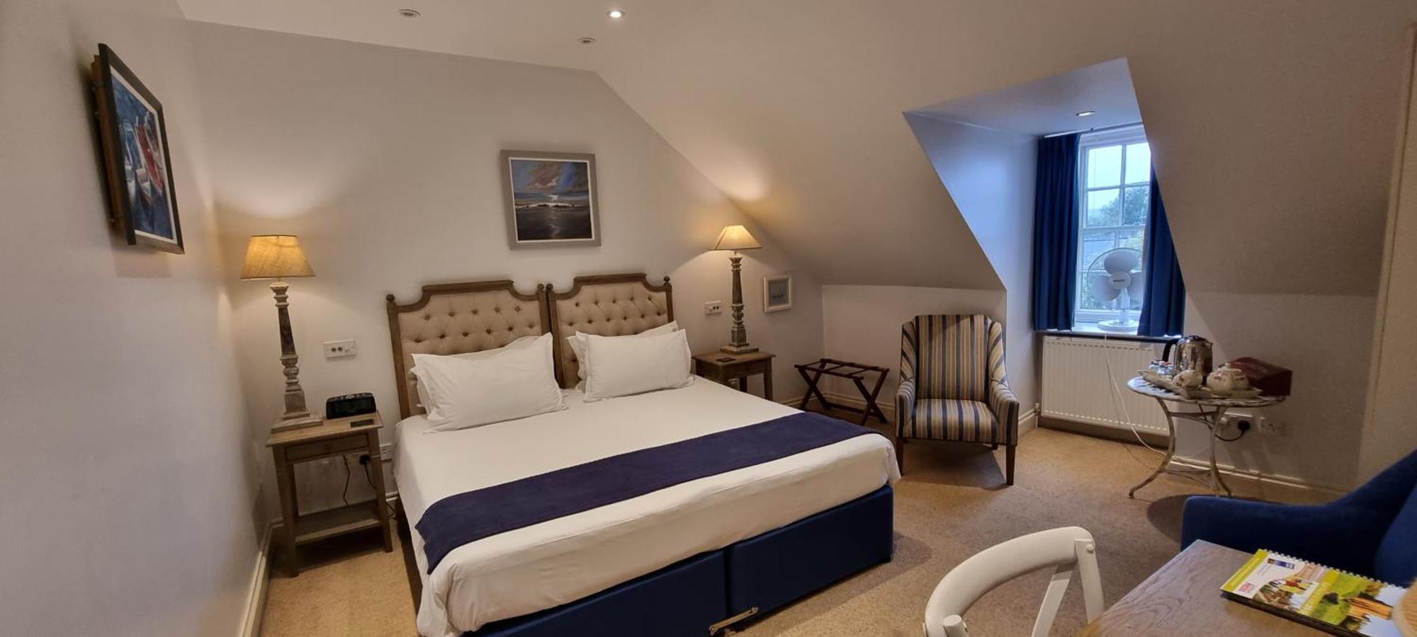 Buccleuch And Queensberry Arms Hotel Торнхил Екстериор снимка