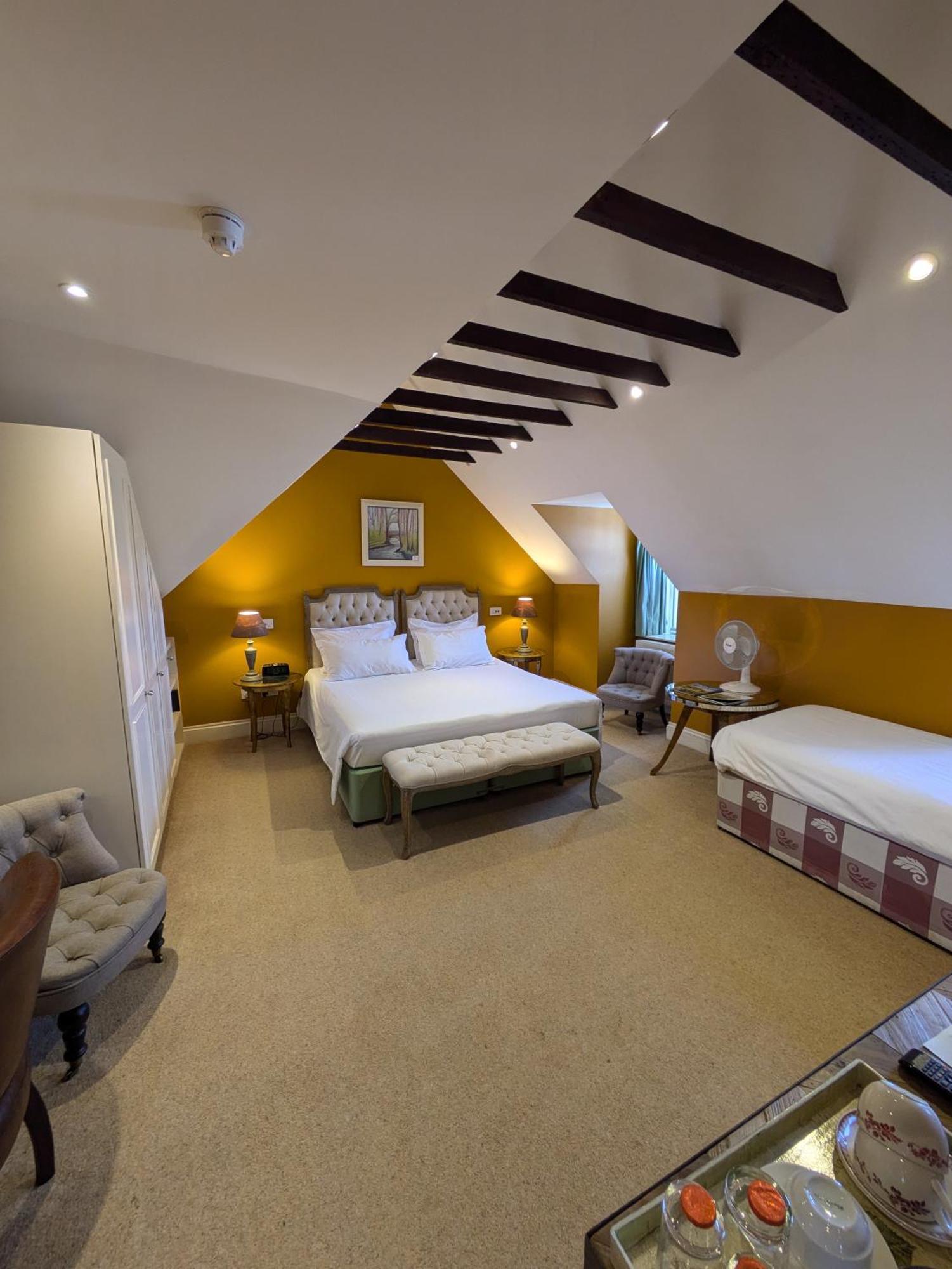 Buccleuch And Queensberry Arms Hotel Торнхил Екстериор снимка