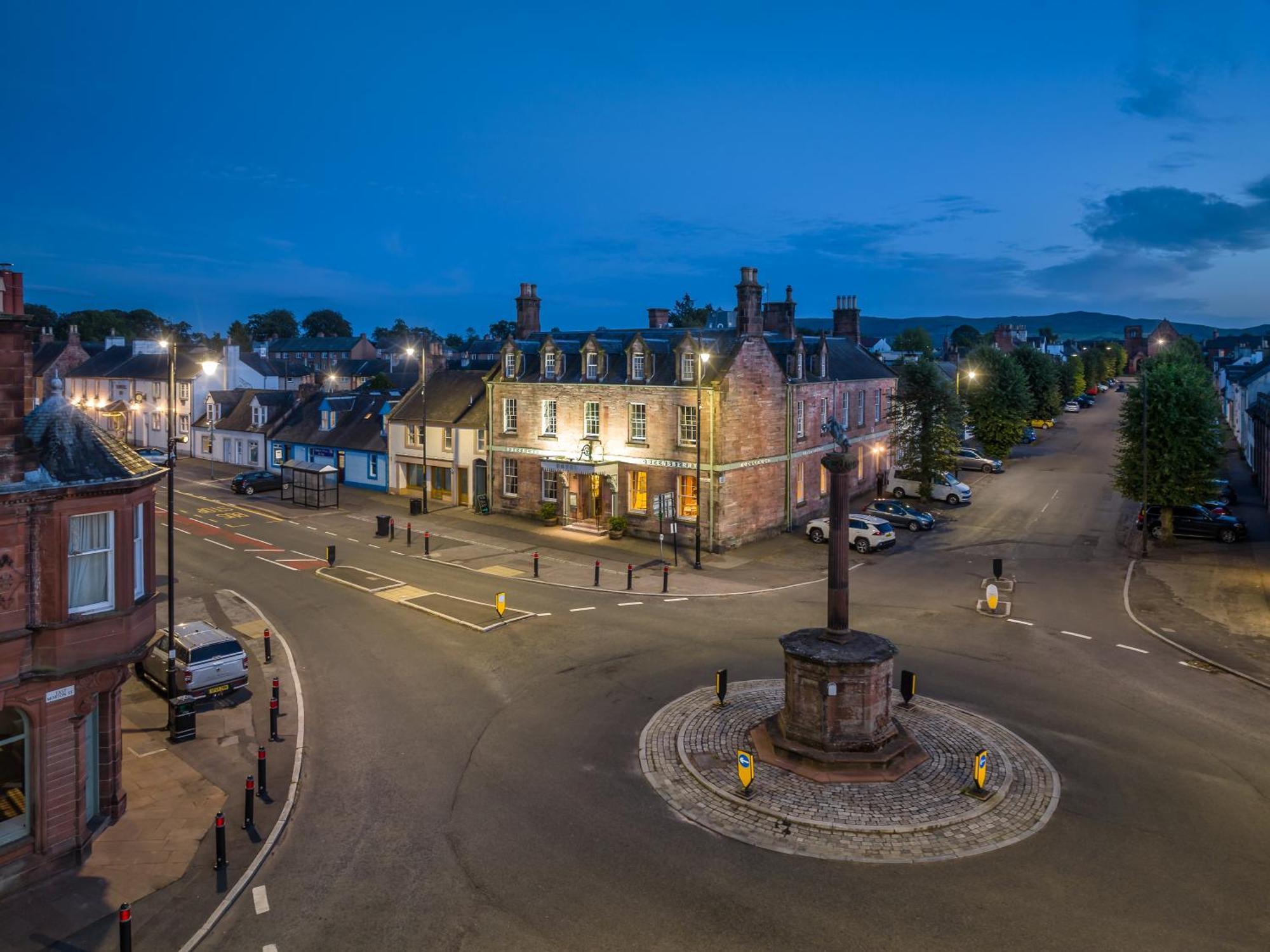 Buccleuch And Queensberry Arms Hotel Торнхил Екстериор снимка